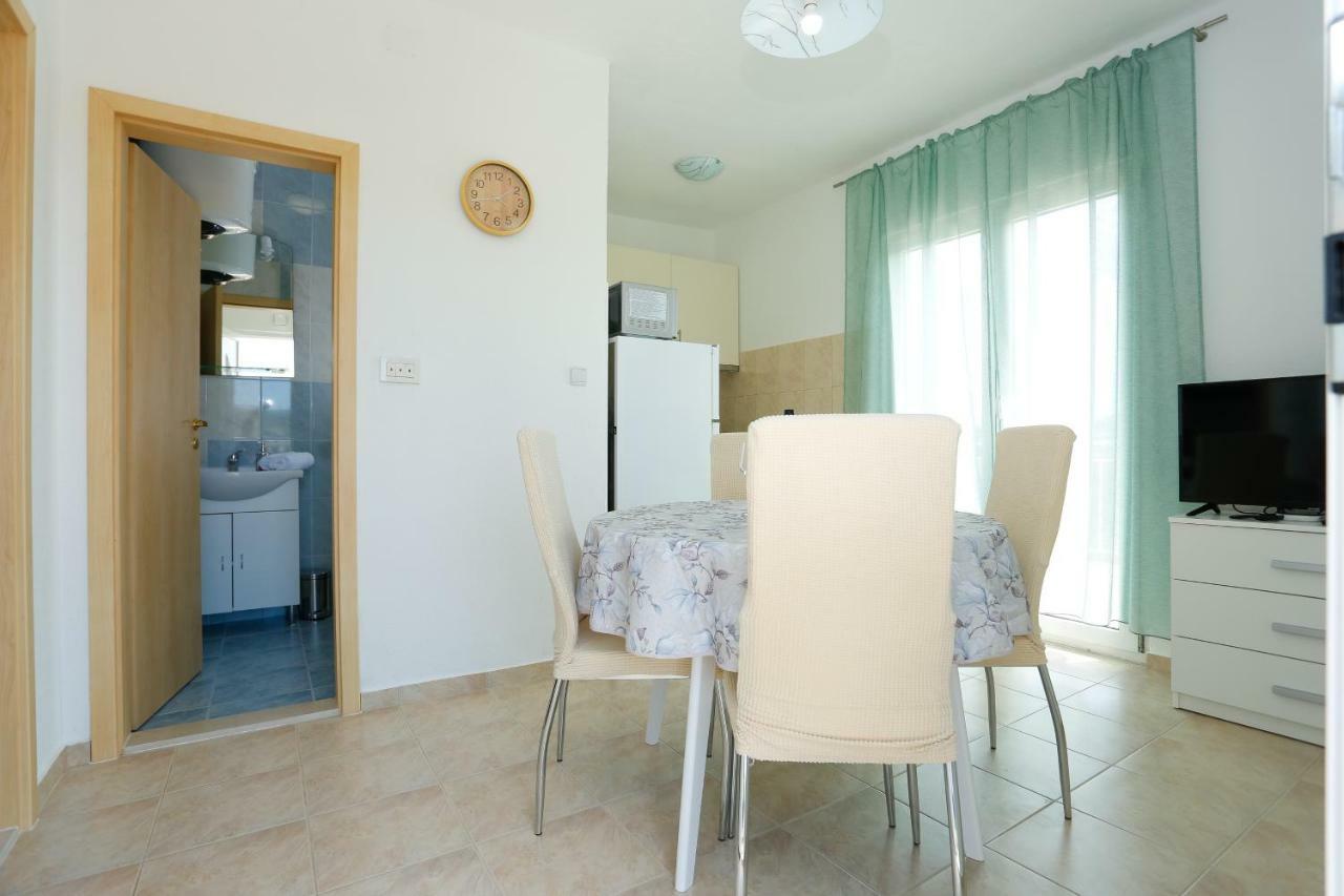 Apartman Paula 1 Daire Vinišće Dış mekan fotoğraf
