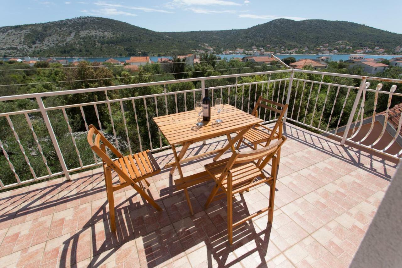 Apartman Paula 1 Daire Vinišće Dış mekan fotoğraf
